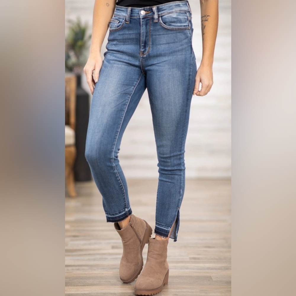 Judy Blue Release Hem Side Slit Skinny Jeans size 9/29